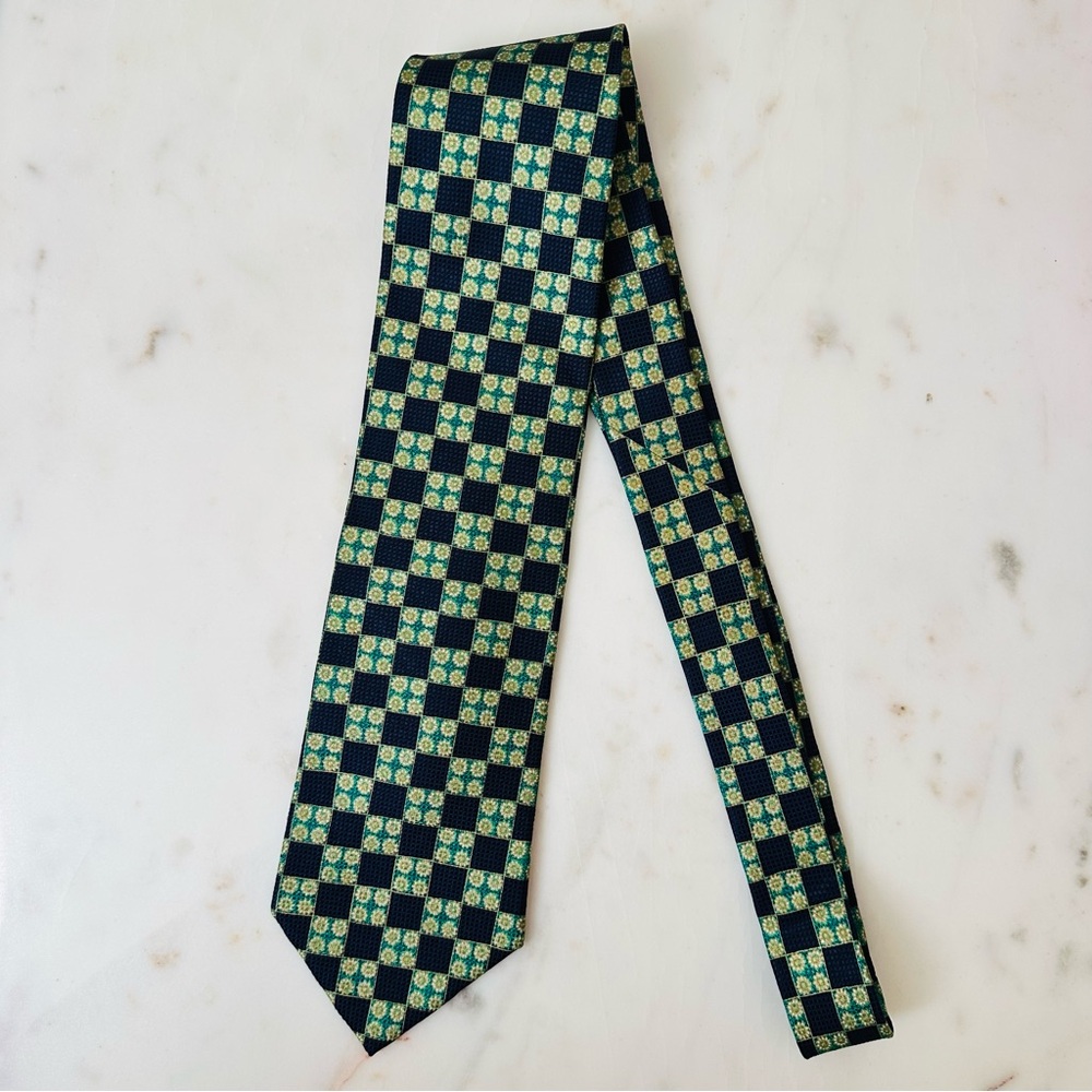 Bijan Elegant Checkered Tie in Green and Blue
